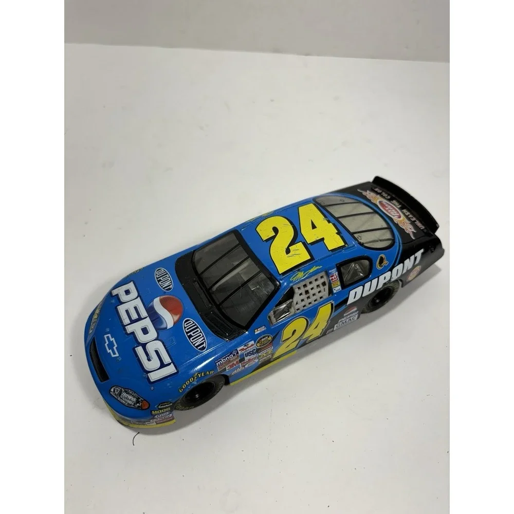 JEFF GORDON #24 DUPONT / PEPSI COR CHROME 2005 ACTION 1:24 SCALE NASCAR DIE-CAST